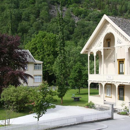 Lindstrom Hotel Lærdalsøyri المظهر الخارجي الصورة
